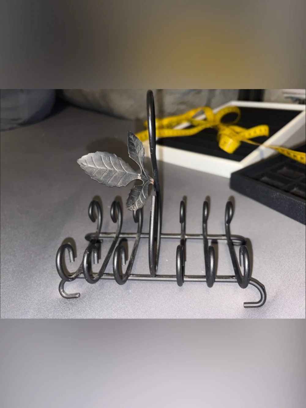 Black Metal ring holder Rack with Decorative Leaf Accent